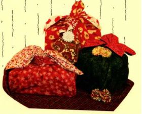 Wrap -n- Tote Heirloom Gift Wrap Pattern